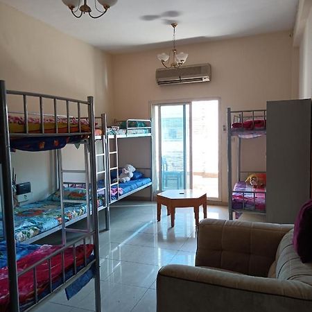 Omar Vacation Hostel Dubai Buitenkant foto