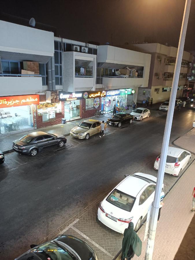 Omar Vacation Hostel Dubai Buitenkant foto