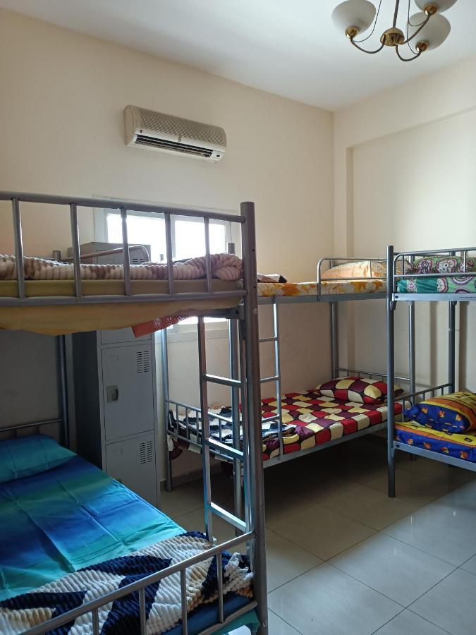 Omar Vacation Hostel Dubai Buitenkant foto