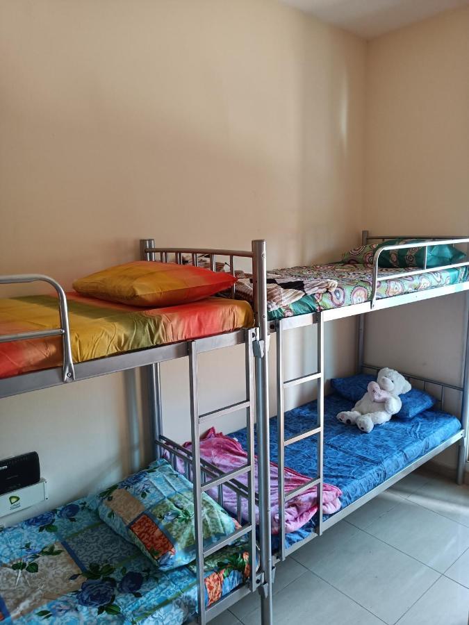 Omar Vacation Hostel Dubai Buitenkant foto