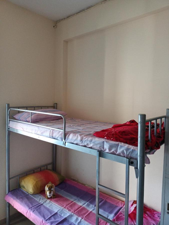 Omar Vacation Hostel Dubai Buitenkant foto