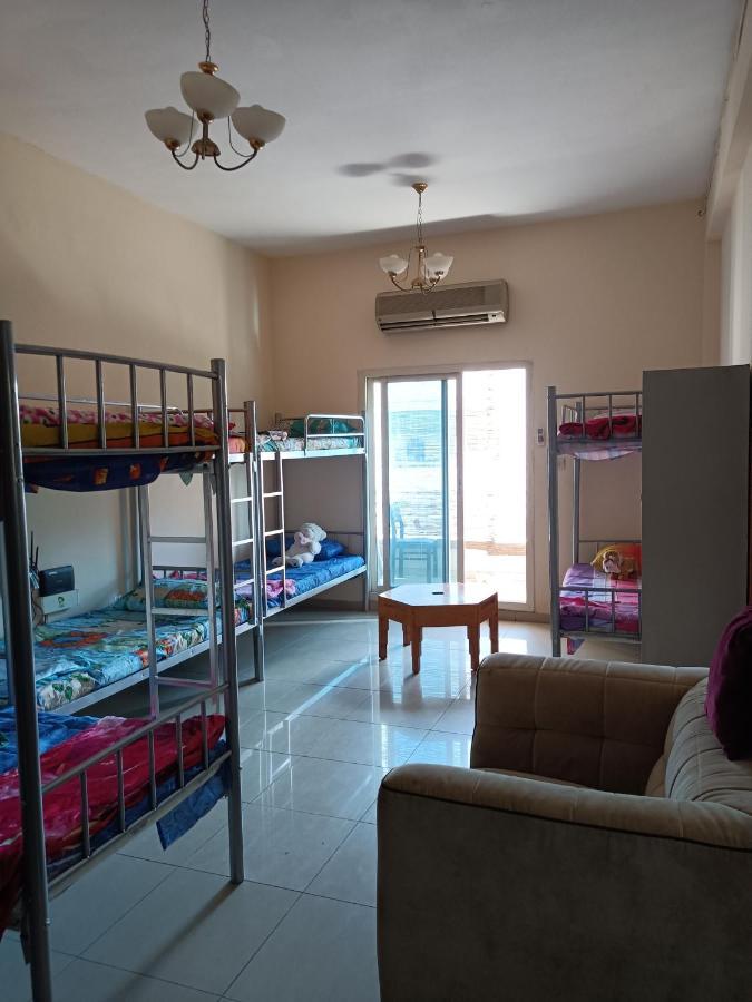 Omar Vacation Hostel Dubai Buitenkant foto