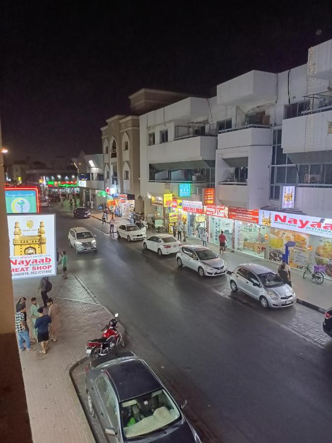 Omar Vacation Hostel Dubai Buitenkant foto