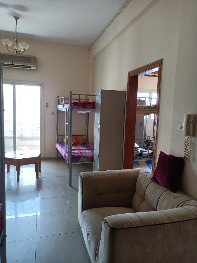 Omar Vacation Hostel Dubai Buitenkant foto