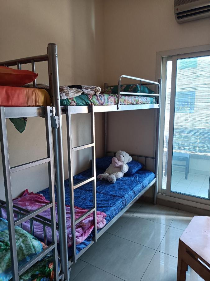 Omar Vacation Hostel Dubai Buitenkant foto
