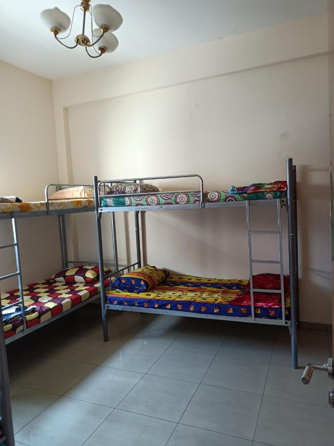 Omar Vacation Hostel Dubai Buitenkant foto