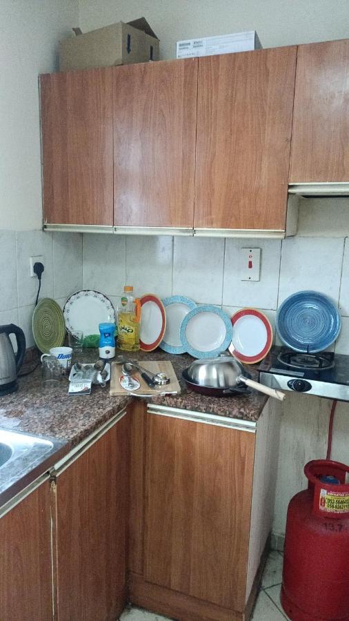 Omar Vacation Hostel Dubai Buitenkant foto